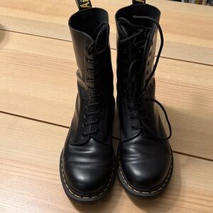 Black Leather Unisex 10-eye AirWair Doc Martens **SIZE: US M 8, US L 9**